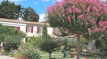 فندق Du Mas De La Feniere 3*