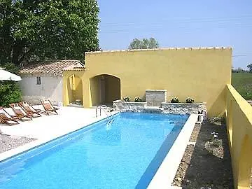 Du Mas De La Feniere فندق 3*